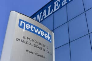 Immagine che raffigura il totem fuori dalla sede di Netweek